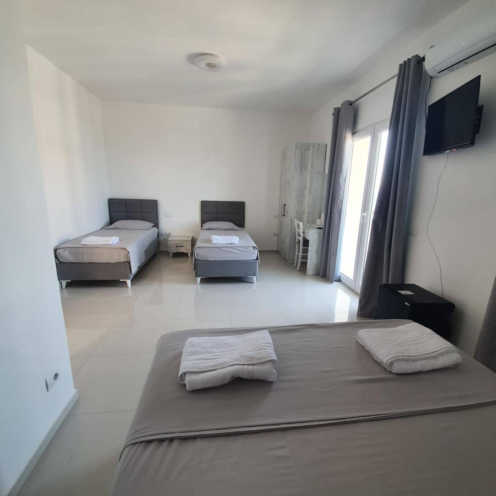 Hotel 33 Shëngjin