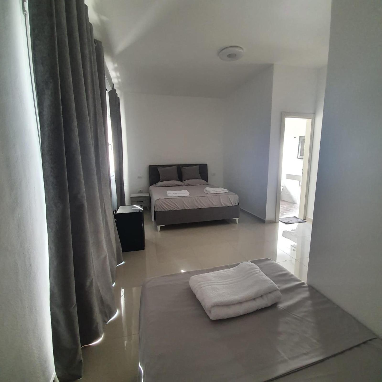 Hotel 33