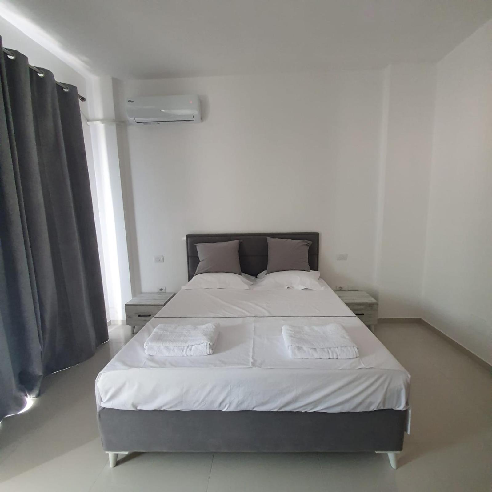 Hotel 33 Shëngjin