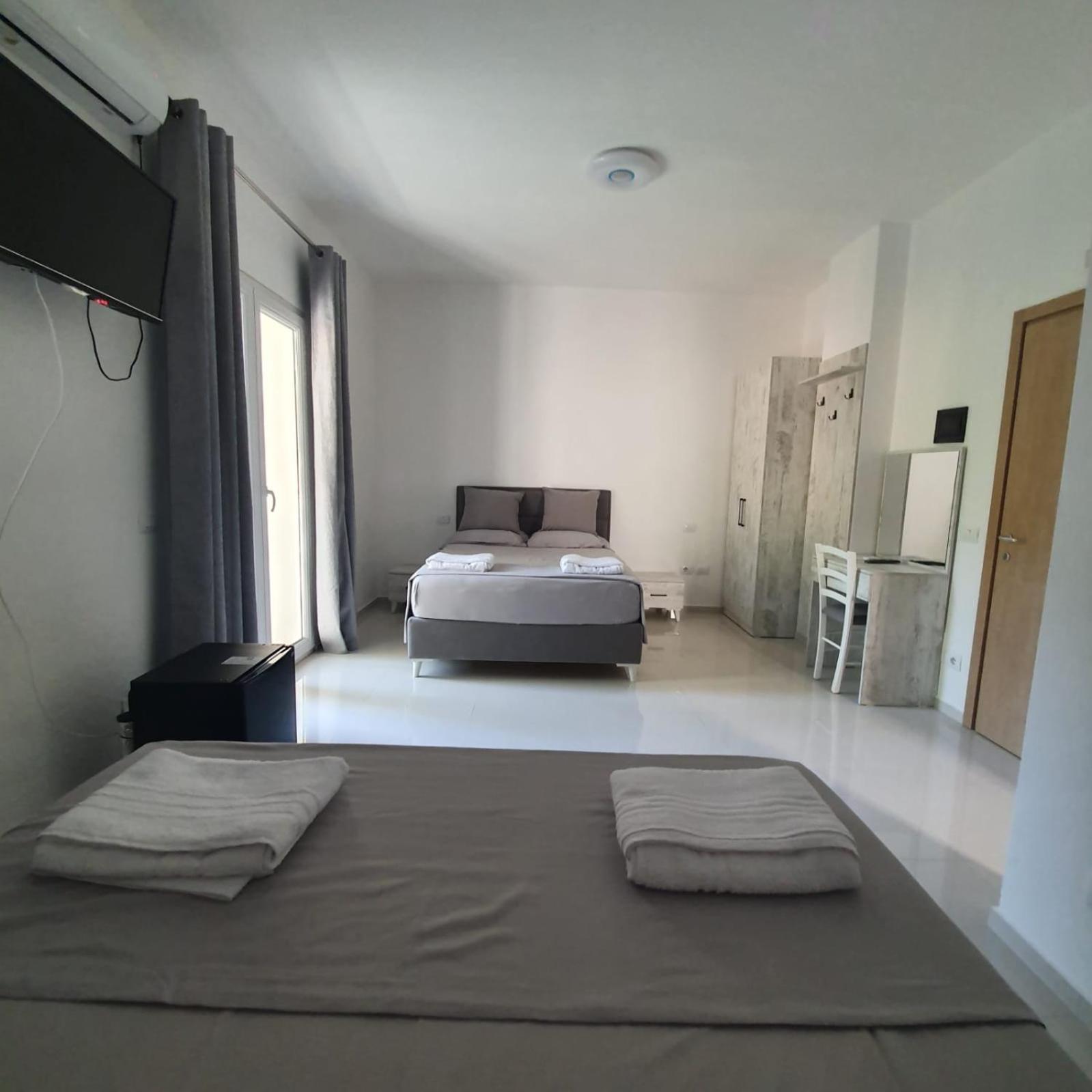 Hotel 33 Shëngjin