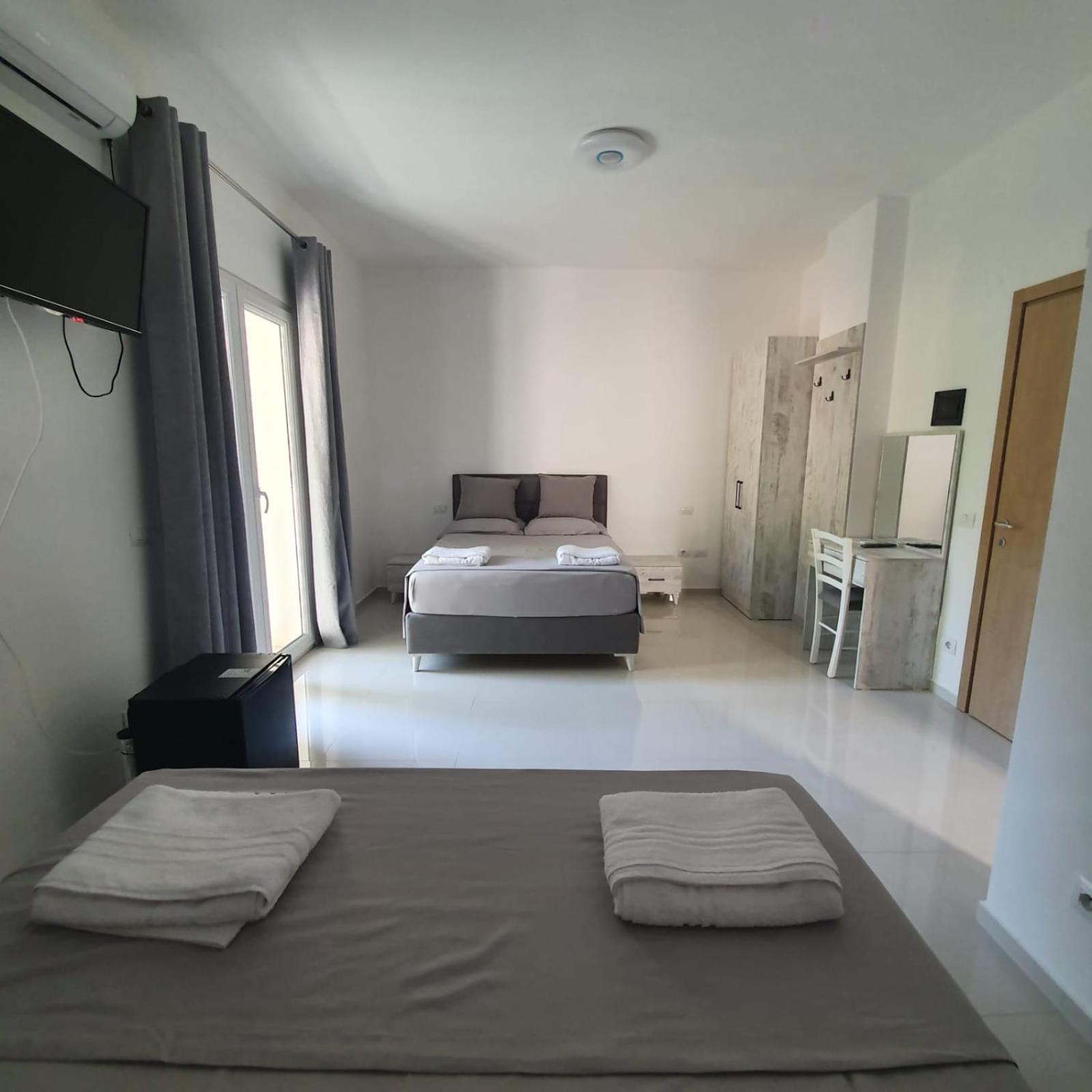 Hotel 33 Shëngjin