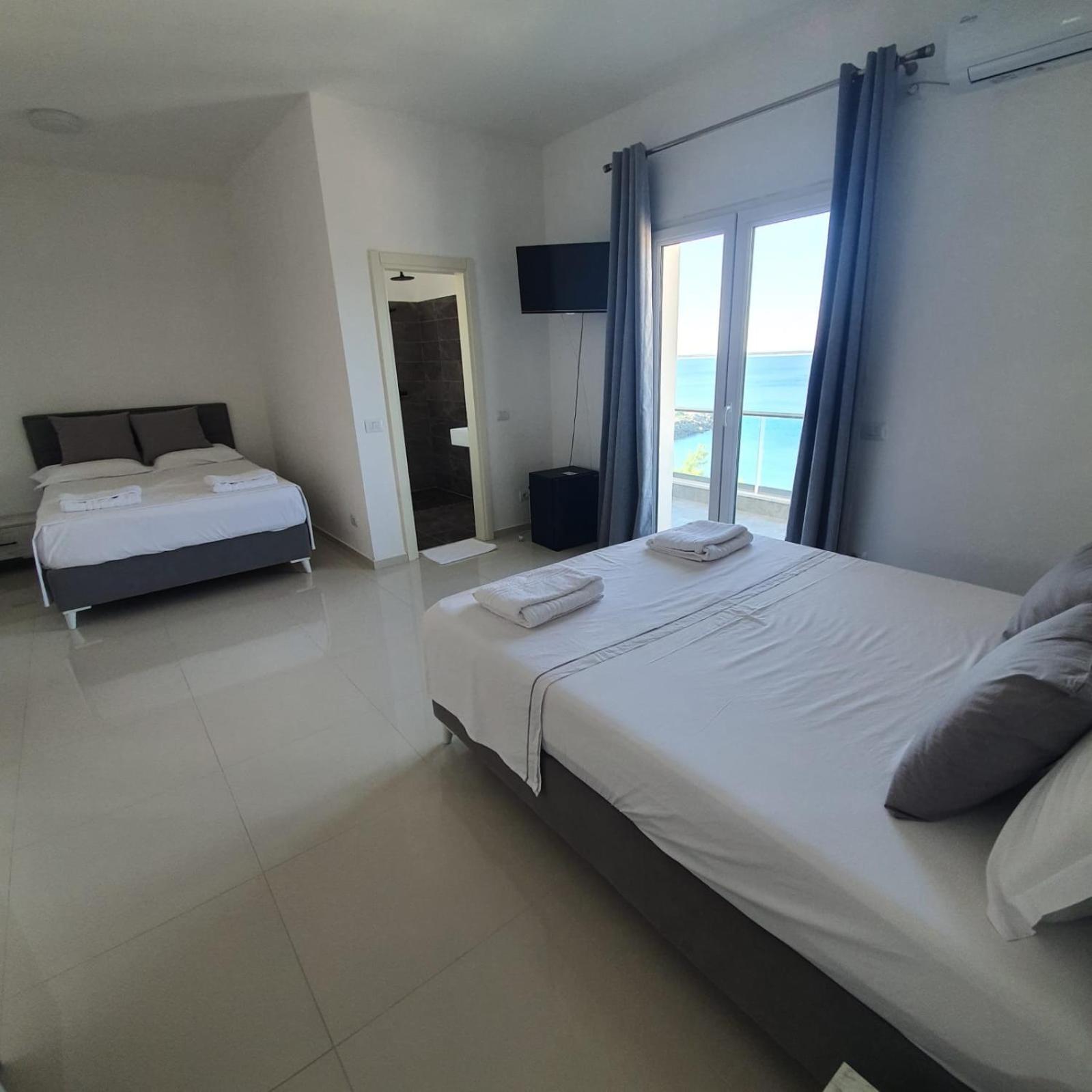 33 Hotel Shëngjin
