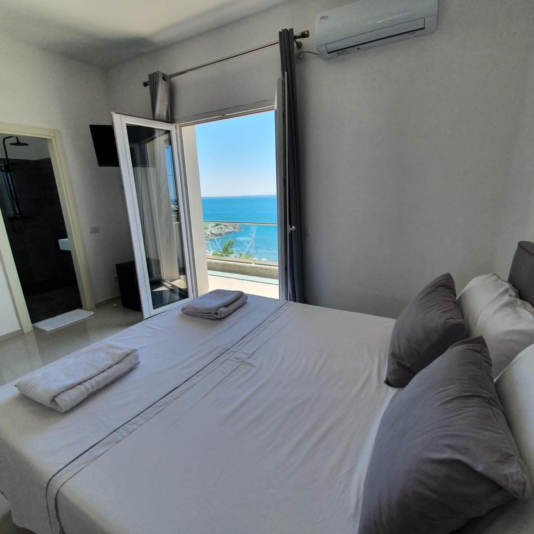 33 Hotel 4*