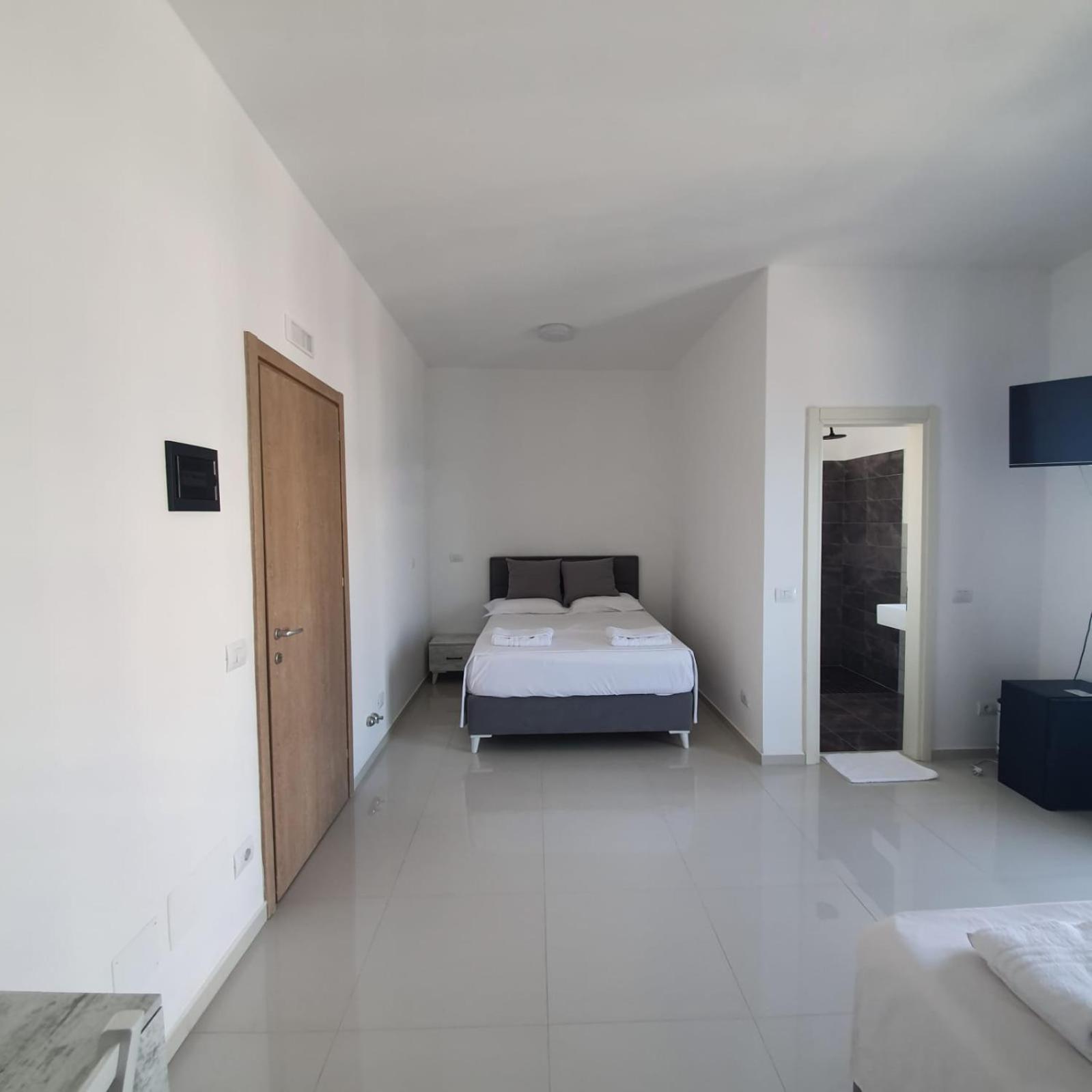 Hotel 33 Shëngjin